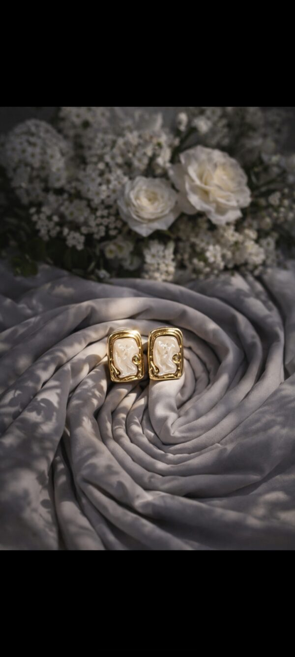 Vintage Cameo Face Earring